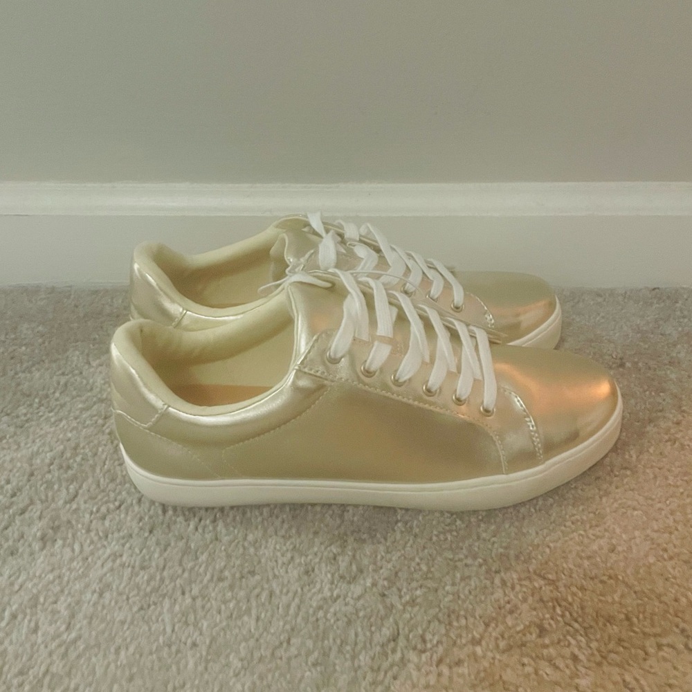 ✨ BR “Lace Up” Pale Gold Sneakers